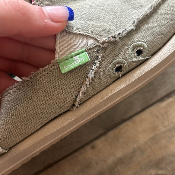 Like new Sanuk’s - Picture 2 of 5